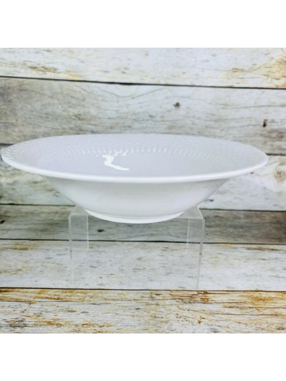 Livingquarters LIQ10 White Embossed Basketweave Lines 9